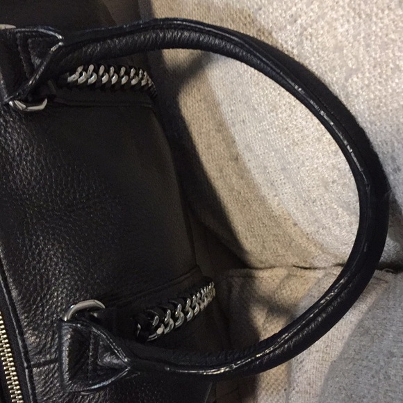 ❌❌SOLD❌❌ Black Calvin Klein Medium Crossbody 🖤✨ - Picture 3 of 8